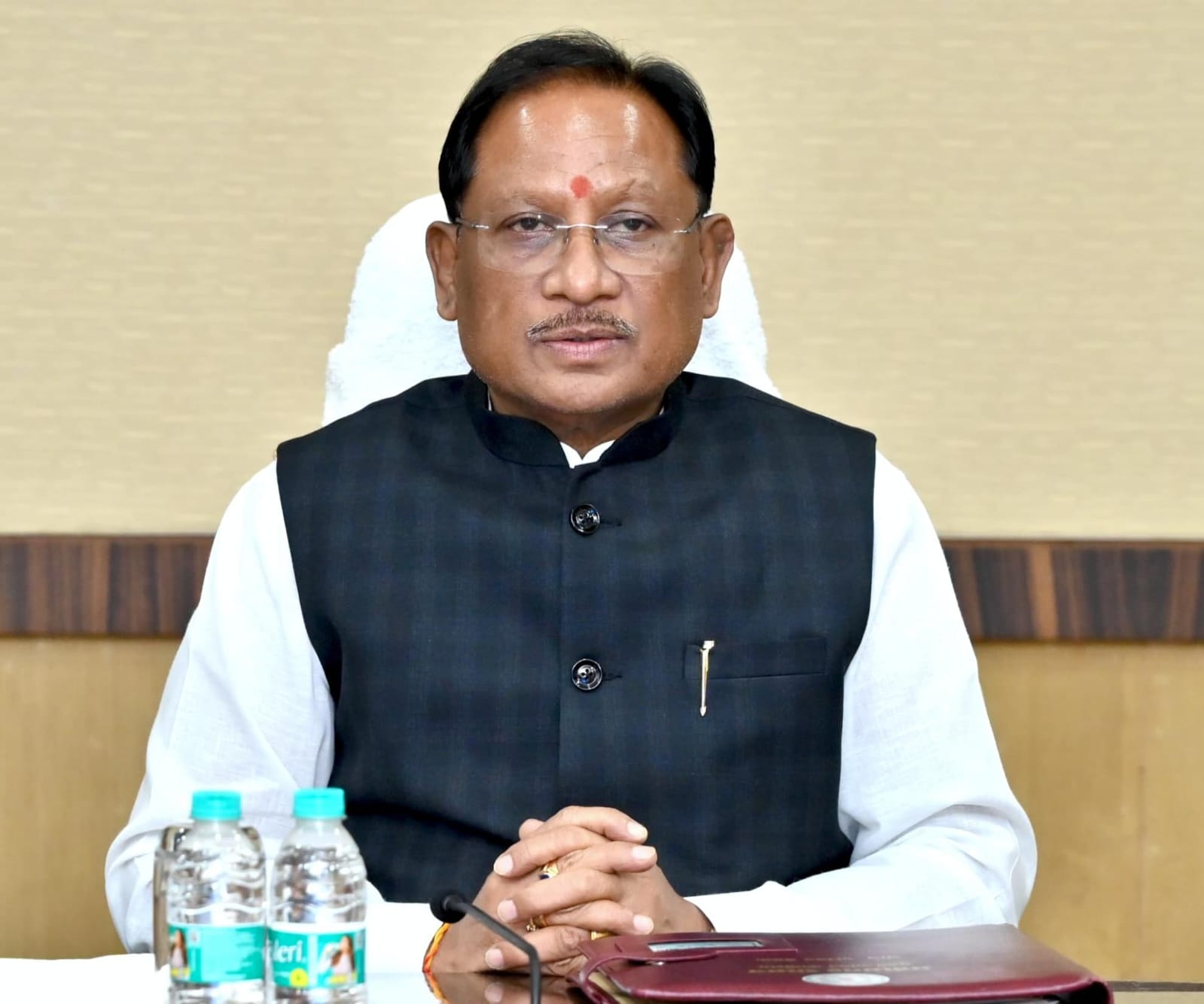 मुख्यमंत्री ने कलेक्टर्स कॉन्फ्रेंस में दिखाई सख्ती धान खरीदी, स्वच्छता, शिक्षा और स्वास्थ्य पर सख्त निर्देश — कहा, जनहित के कार्यों में लापरवाही बर्दाश्त नहीं