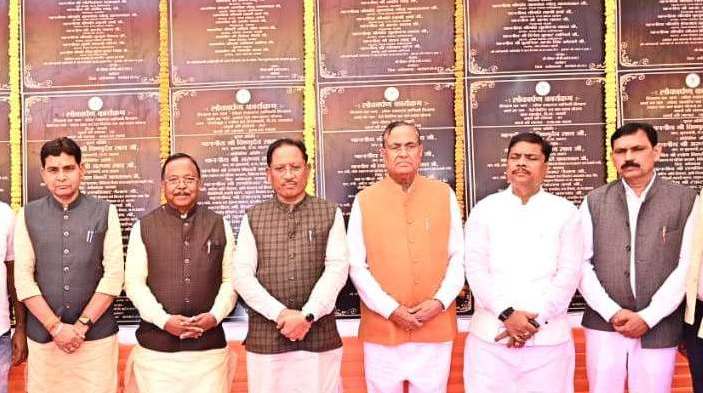 मुख्यमंत्री विष्णु देव साय शहीद वीर नारायण सिंह बलिदान दिवस पर 101 करोड़ से अधिक के विकास कार्यों का किया गया लोकार्पण एवं भूमिपूजन।