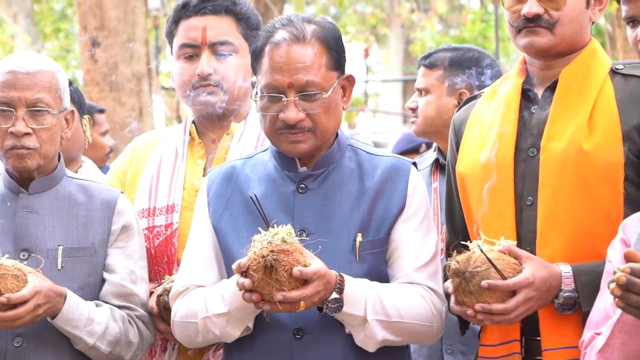 सीएम साय की बड़ी घोषणा: बैगाओं को आर्थिक सहायता, अखरा विकास हेतु ₹15–25 लाख का प्रावधान; सरहुल महोत्सव में शामिल हुए।