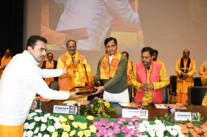 बिहार के युवाओं का जागरण — डॉ. चिन्मय पण्ड्या, खान सर और नित्यानंद राय की प्रेरणा से गूंज उठा बापू सभागार।